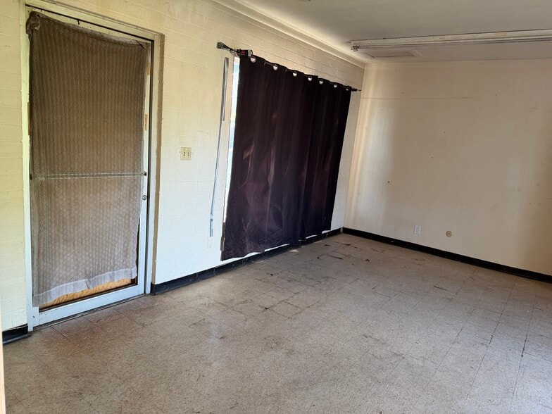 More Photos Of 217 Percy Ave, Yuba City Storefront For Sale