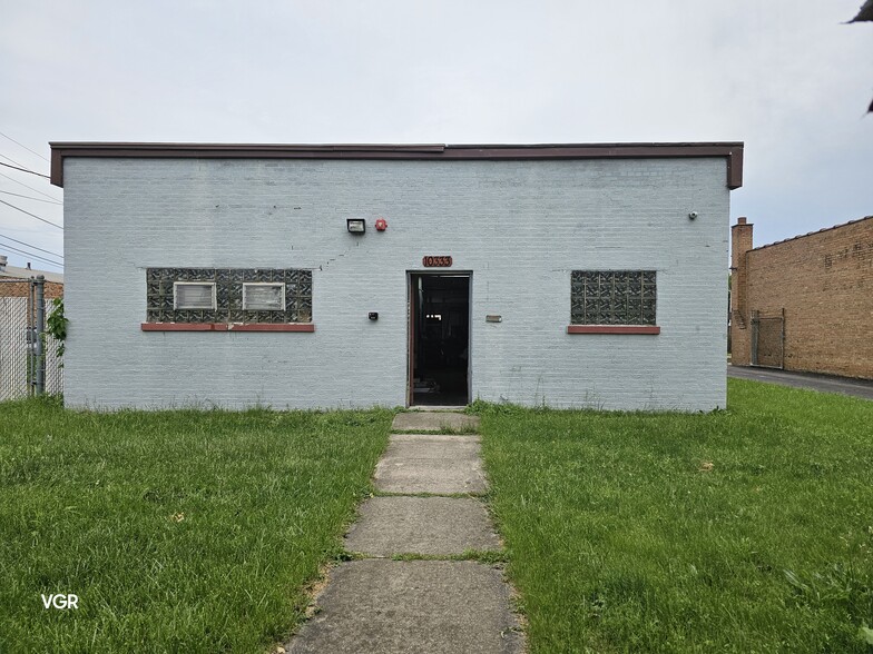 Primary Photo Of 10333 Oxford Ave, Chicago Ridge Warehouse For Sale