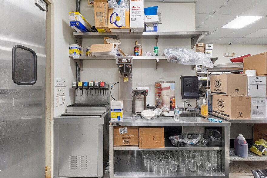 More Photos Of 401 W Atlantic Ave, Delray Beach Storefront Retail Office For Lease