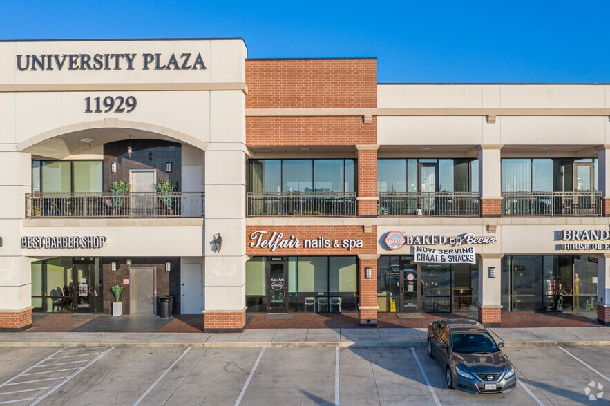 More Photos Of 11929 University Blvd, Sugar Land Storefront Retail Office For Lease