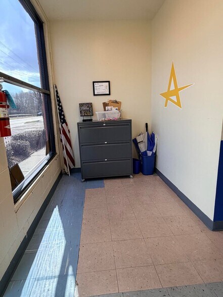 More Photos Of 800 S Main St, Petal Freestanding For Sale