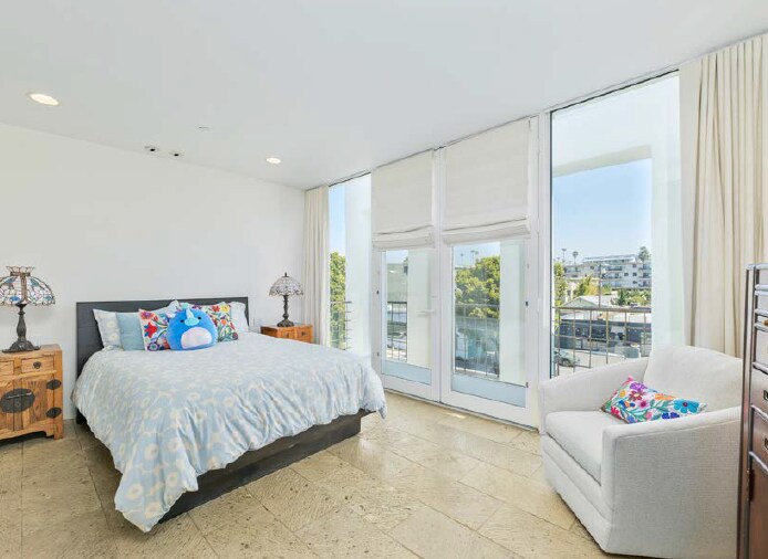 More Photos Of 2224 Main St, Santa Monica Office Residential For Sale