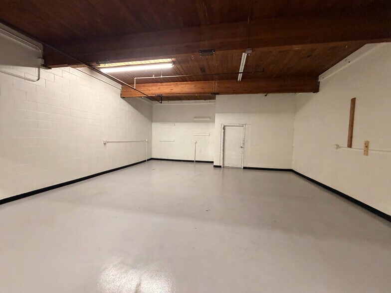 More Photos Of 324 W 4th Ave, Anchorage Storefront For Lease