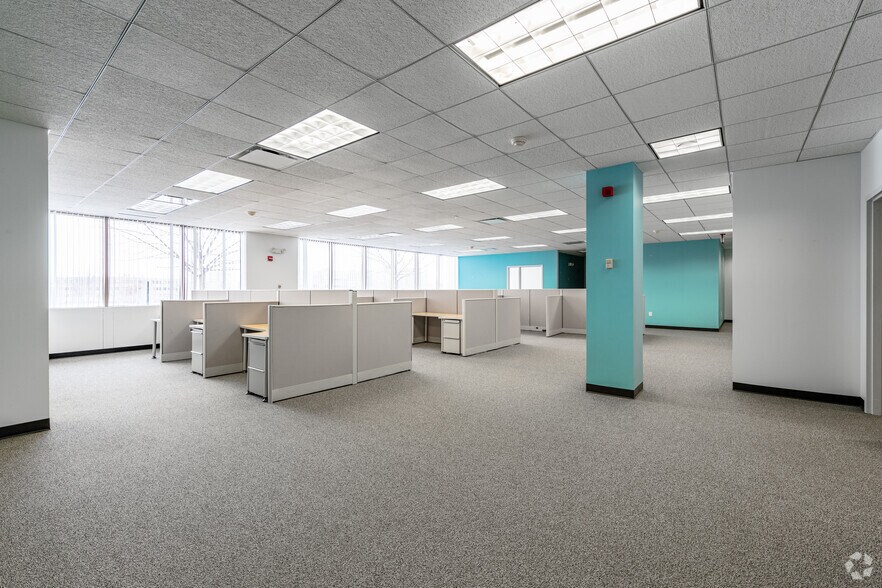 More Photos Of 6200 Oak Tree Blvd, Independence Office For Lease