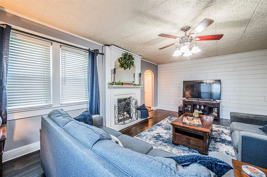 More Photos Of 1128 Magnolia St, Bowling Green Office Residential For Sale