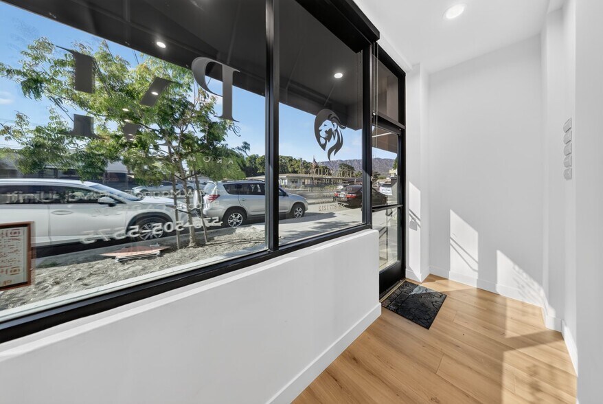 More Photos Of 1114 W Magnolia Blvd, Burbank Storefront Retail Office For Sale