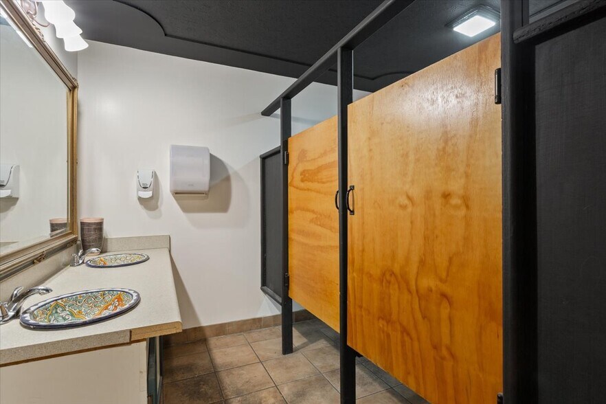 More Photos Of 128 N Pecan, Hico Restaurant For Sale