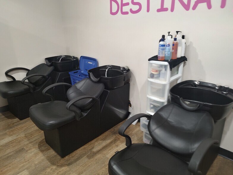 More Photos Of 502 US-1, Norlina Freestanding For Sale