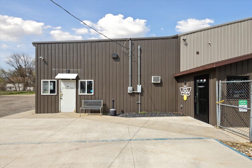 More Photos Of 919 Michigan St, Niles Warehouse For Sale