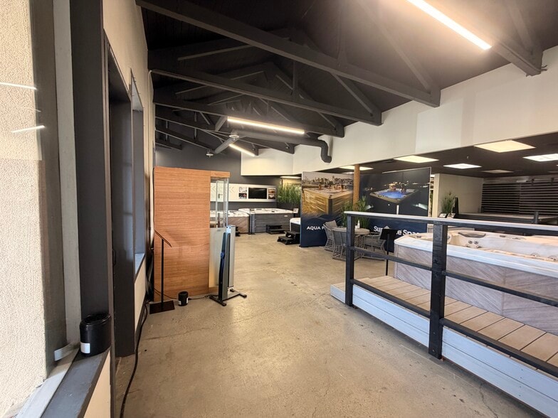 More Photos Of 22900-22924 Los Alisos Blvd, Mission Viejo Unknown For Lease