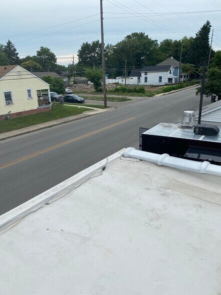 More Photos Of 2401 N Harding St, Indianapolis Flex For Sale