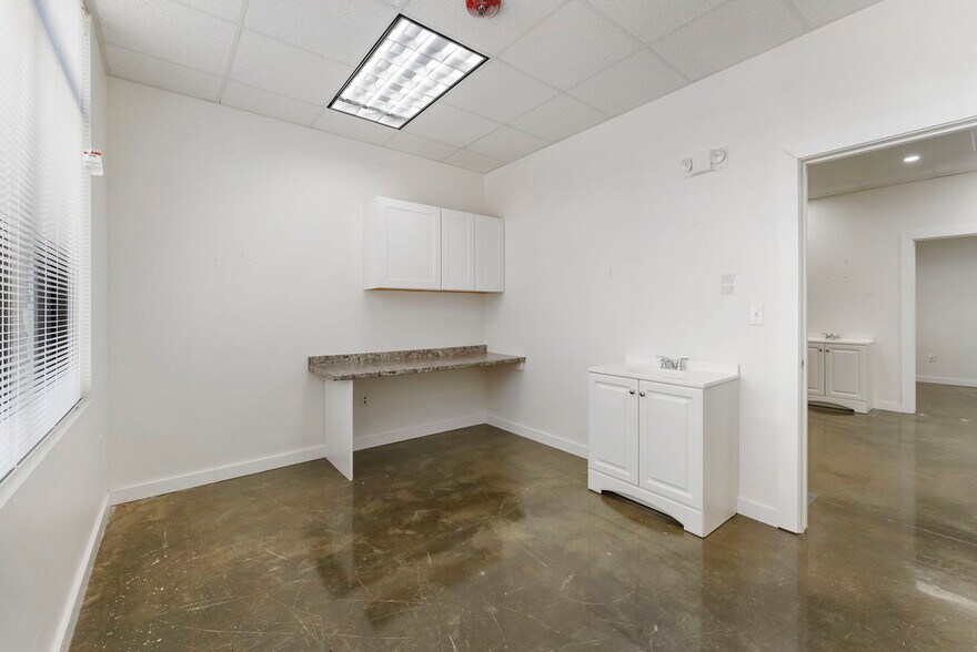 More Photos Of 26211 I-45, Spring Office For Lease