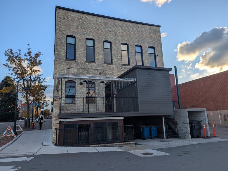 More Photos Of 161 E Front St, Traverse City Storefront Retail Residential For Lease