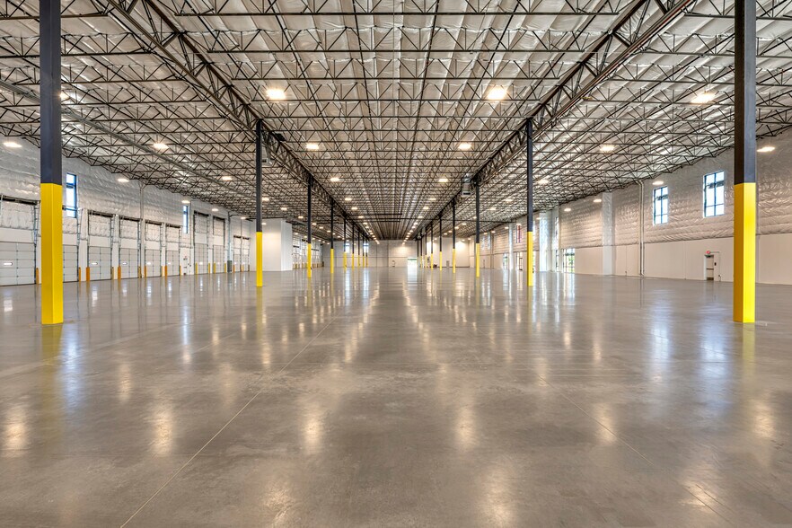 More Photos Of 800 E Queen Creek Rd, Chandler Distribution For Sale