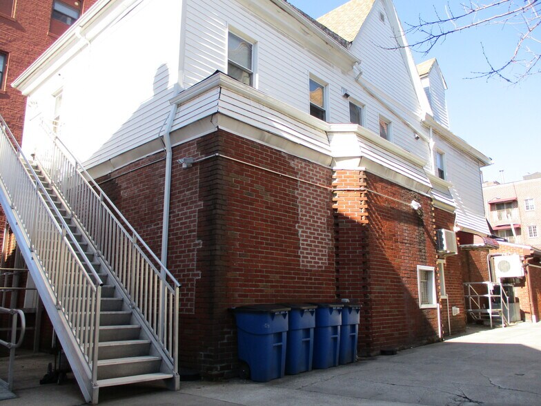 More Photos Of 11614 Myrtle Ave, Richmond Hill Medical For Sale
