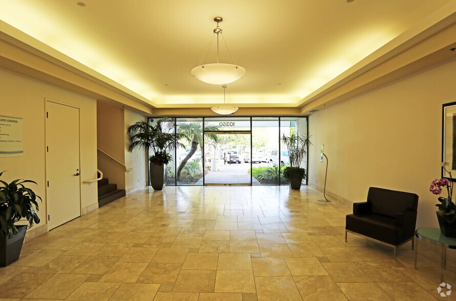More Photos Of 10350 Heritage Park Dr, Santa Fe Springs Office For Lease
