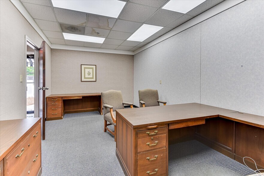 More Photos Of 1089 Augusta Rd, Warrenville Office For Lease