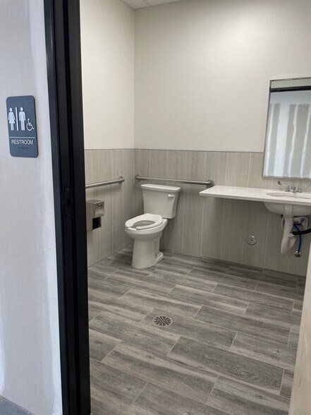 More Photos Of 12705 W State Highway 29, Liberty Hill Storefront For Lease