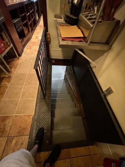 More Photos Of 10 Marble Ave, Pleasantville Bar For Lease