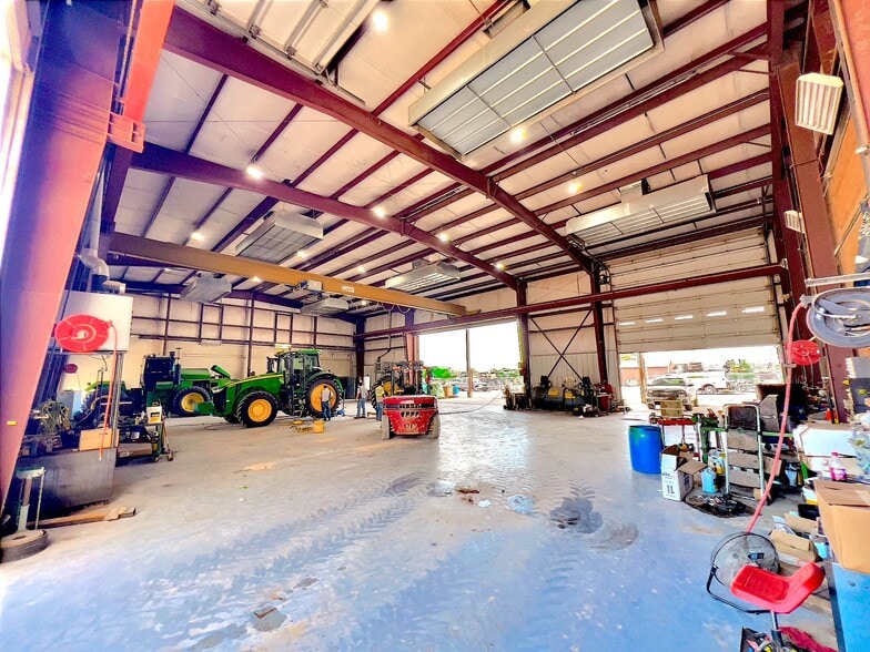 More Photos Of 401 S 10th St, Frederick Showroom For Sale