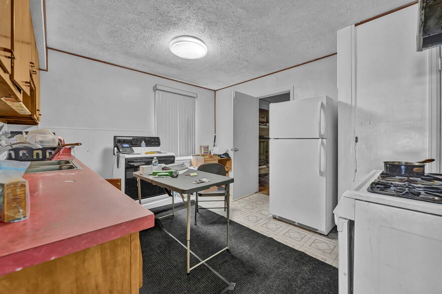 More Photos Of 44077 Oberlin Elyria Rd, Oberlin Hotel For Sale