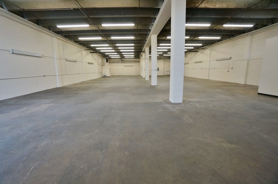 More Photos Of 3800-3842 West St, Landover Warehouse For Lease