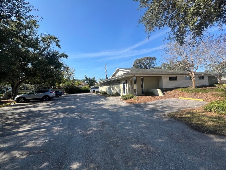 More Photos Of 5200 16th St N, Saint Petersburg Office For Lease