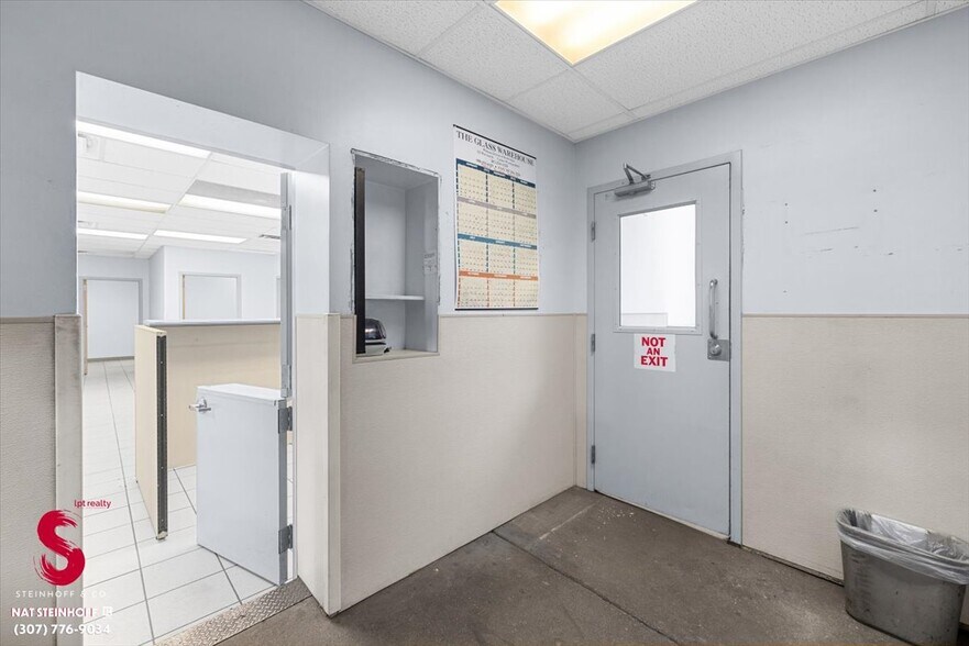 More Photos Of 4113 W Yellowstone Hwy, Casper Flex For Sale