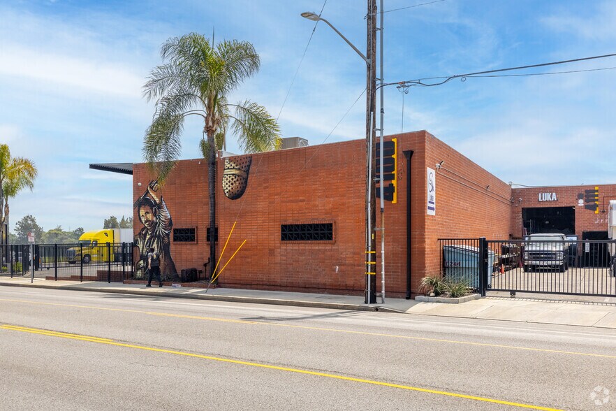 More Photos Of 4100 Vanowen Pl, Burbank Warehouse For Lease