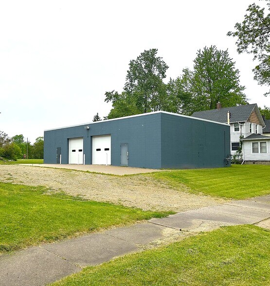 Primary Photo Of 536 N Beech St, Lansing Self Storage For Sale