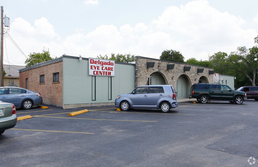 More Photos Of 1302 S General Mcmullen Dr, San Antonio Medical For Lease