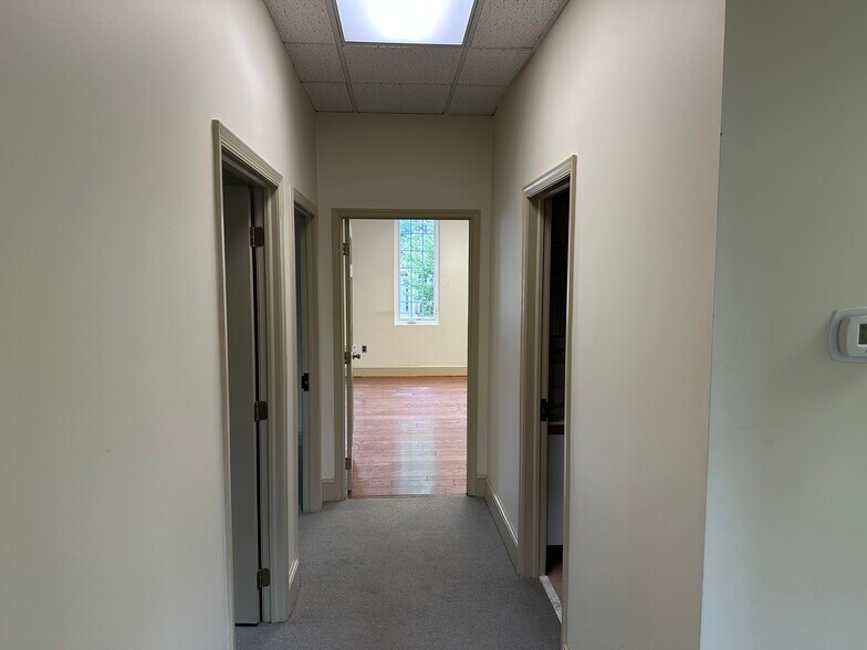 More Photos Of 3923 Blenheim Blvd, Fairfax Medical For Sale