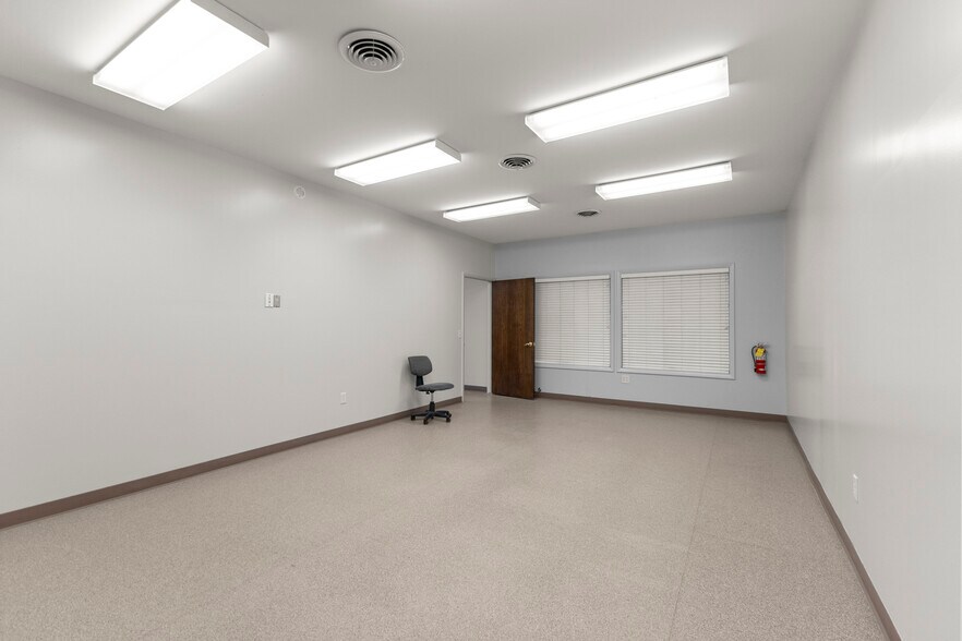 More Photos Of 435 Sumpter rd, Belleville Hospital For Sale