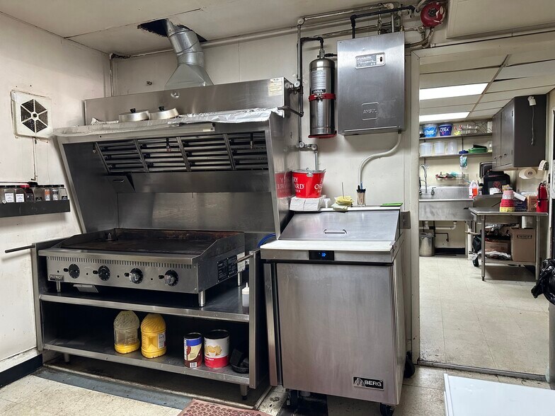 More Photos Of 7403 S Telegraph Rd, Temperance Bar For Sale