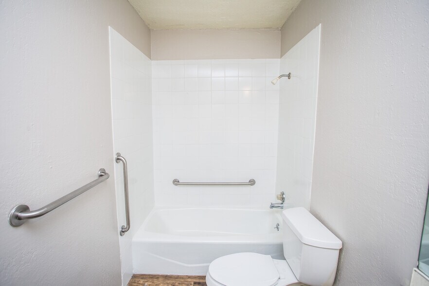 More Photos Of 7410 Quaker Ave, Lubbock Apartments For Sale