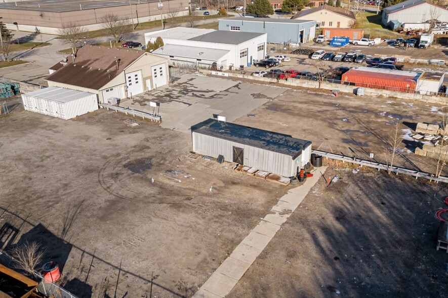 More Photos Of 2073 Piper Ln, London Warehouse For Sale