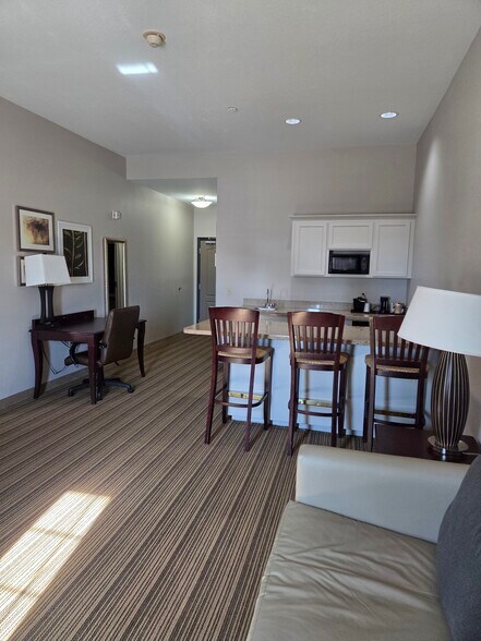 More Photos Of 13501 W Memorial Park Dr, Oklahoma City Hotel For Sale