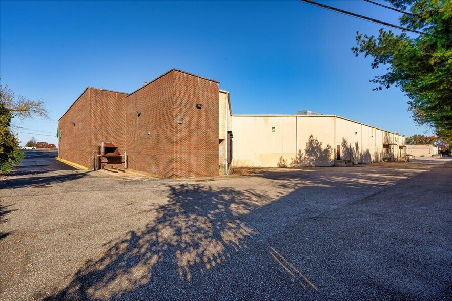 More Photos Of 8567-8587 Fort Smallwood Rd, Pasadena Unknown For Lease