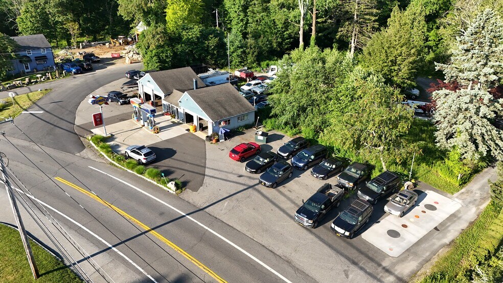 More Photos Of 390 Smith Ridge Rd, South Salem Service Station For Sale