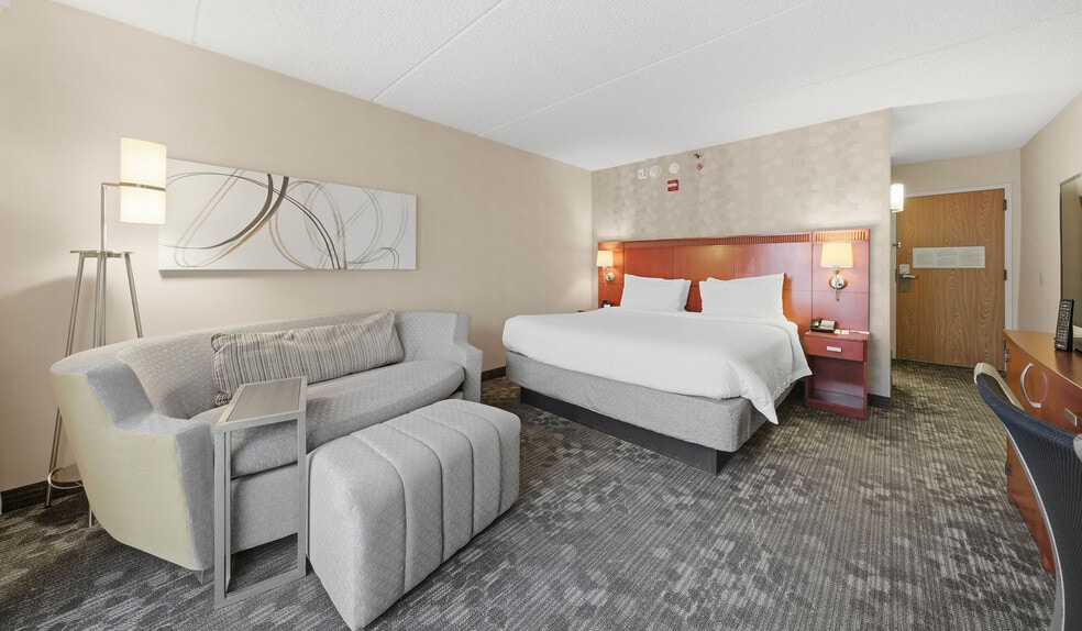 More Photos Of 800 Lake Cook Rd, Deerfield Hotel For Sale