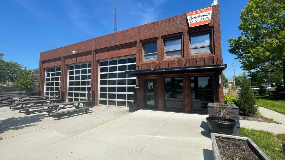 Primary Photo Of 24619 Chagrin Blvd, Beachwood Freestanding For Lease