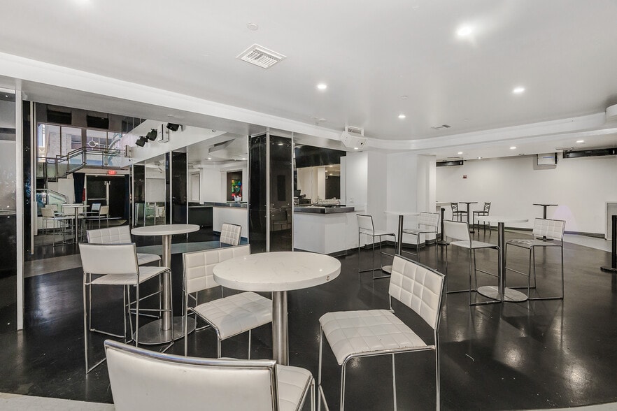 More Photos Of 145 SW 1st Ave, Fort Lauderdale Bar For Lease
