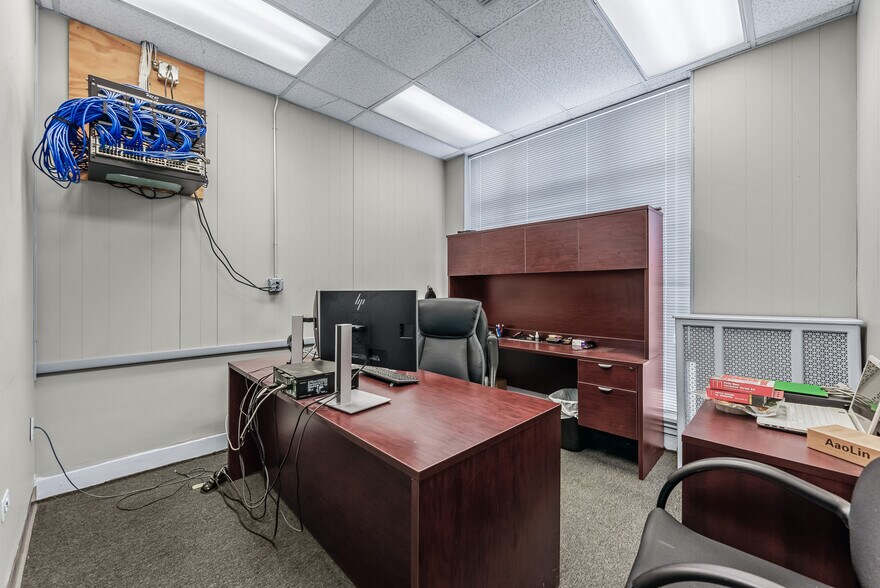 More Photos Of 166-170 Jericho Tpke, Floral Park Loft Creative Space For Lease