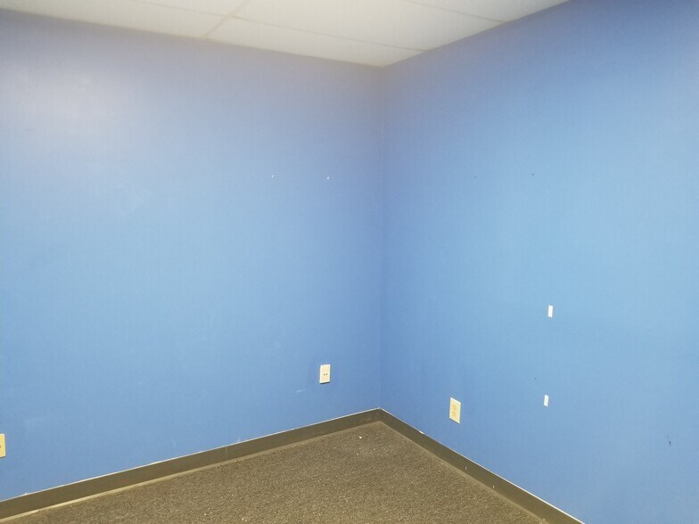 More Photos Of 3690 E Bay Dr, Largo General Retail For Lease