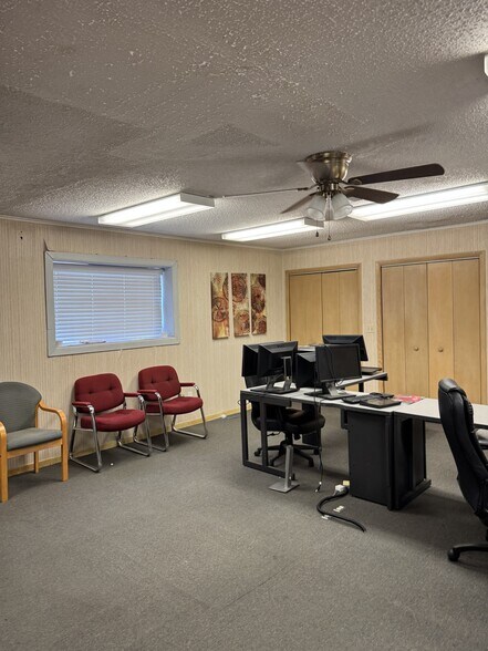 More Photos Of 14439 County Rd 44 Rd, Grand Island Distribution For Lease
