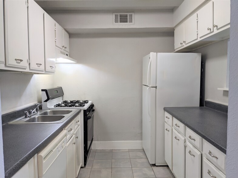 More Photos Of 704 E 22nd St, Houston Apartments For Sale