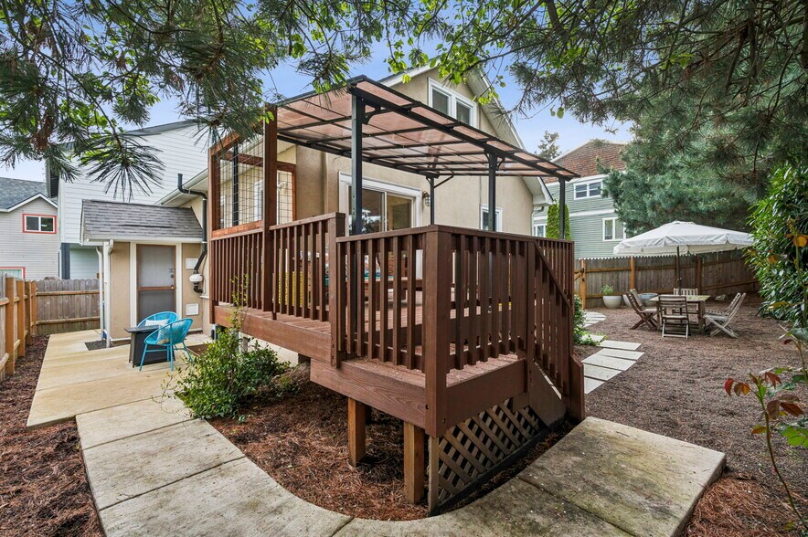 More Photos Of 11020 N Moore Ave, Portland Flex For Sale