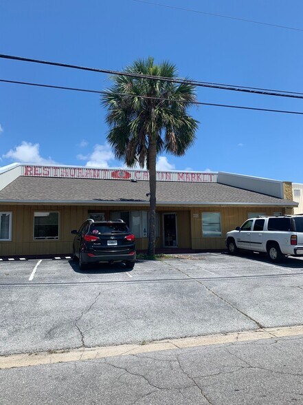 More Photos Of 690 E Heinberg St, Pensacola Freestanding For Sale