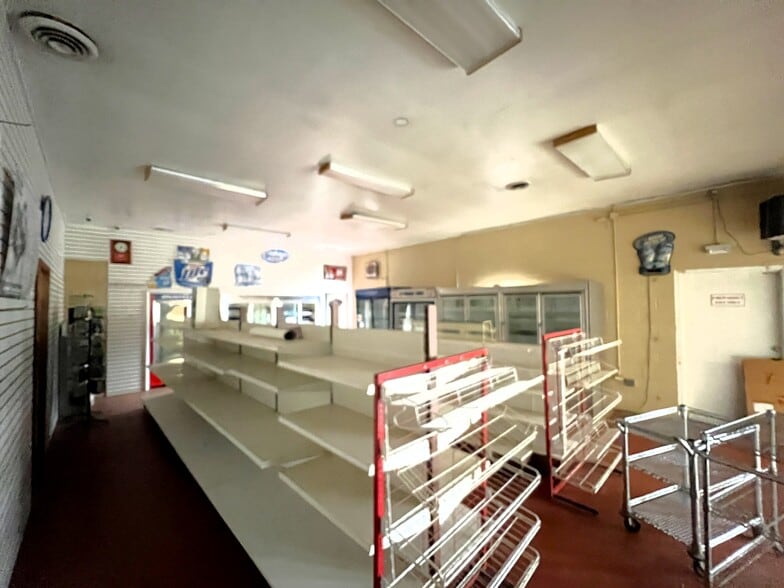 More Photos Of 854 NC-770, Mayodan Bar For Sale