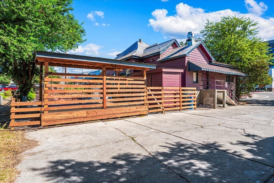 More Photos Of 217 W Hopkins St, San Marcos Restaurant For Sale